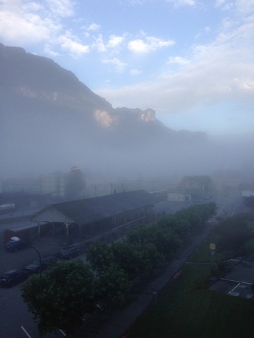 霧に煙るマイリンゲンの朝