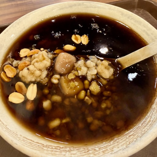 亡口貝月凡＝勝つ