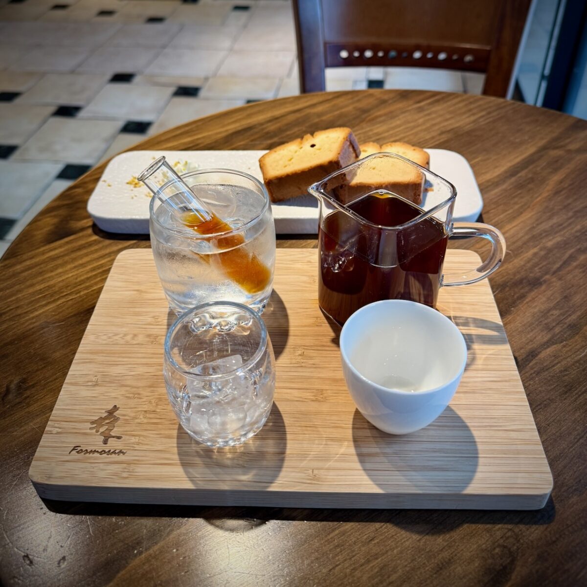 台湾1日目：台北到着、カフェと夜市。